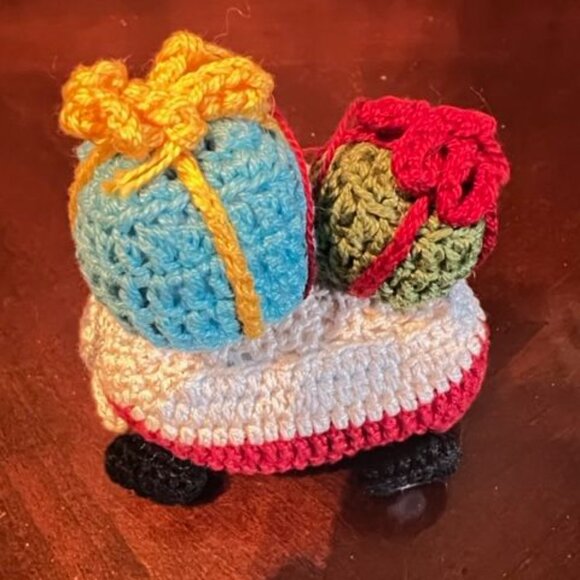 Melange Collection Handmade Crochet Car With Gifts Christmas Ornament peru - Picture 12 of 13
